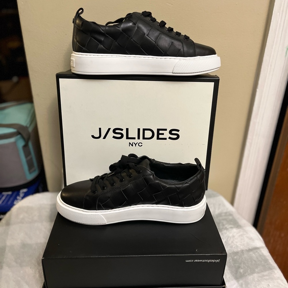 🆕 J/Slides LEATHER  Nrw shoes/ sneakers Size 10 -Last Pair Style